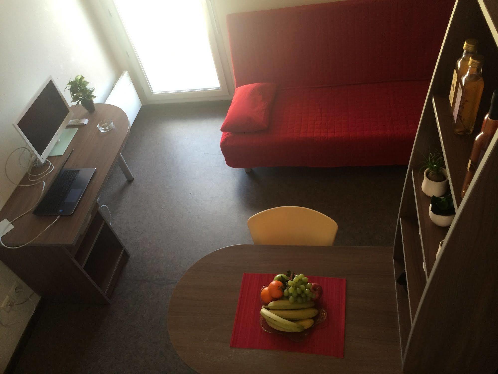 Le Patio Des Traboules Aparthotel Lyon Bagian luar foto