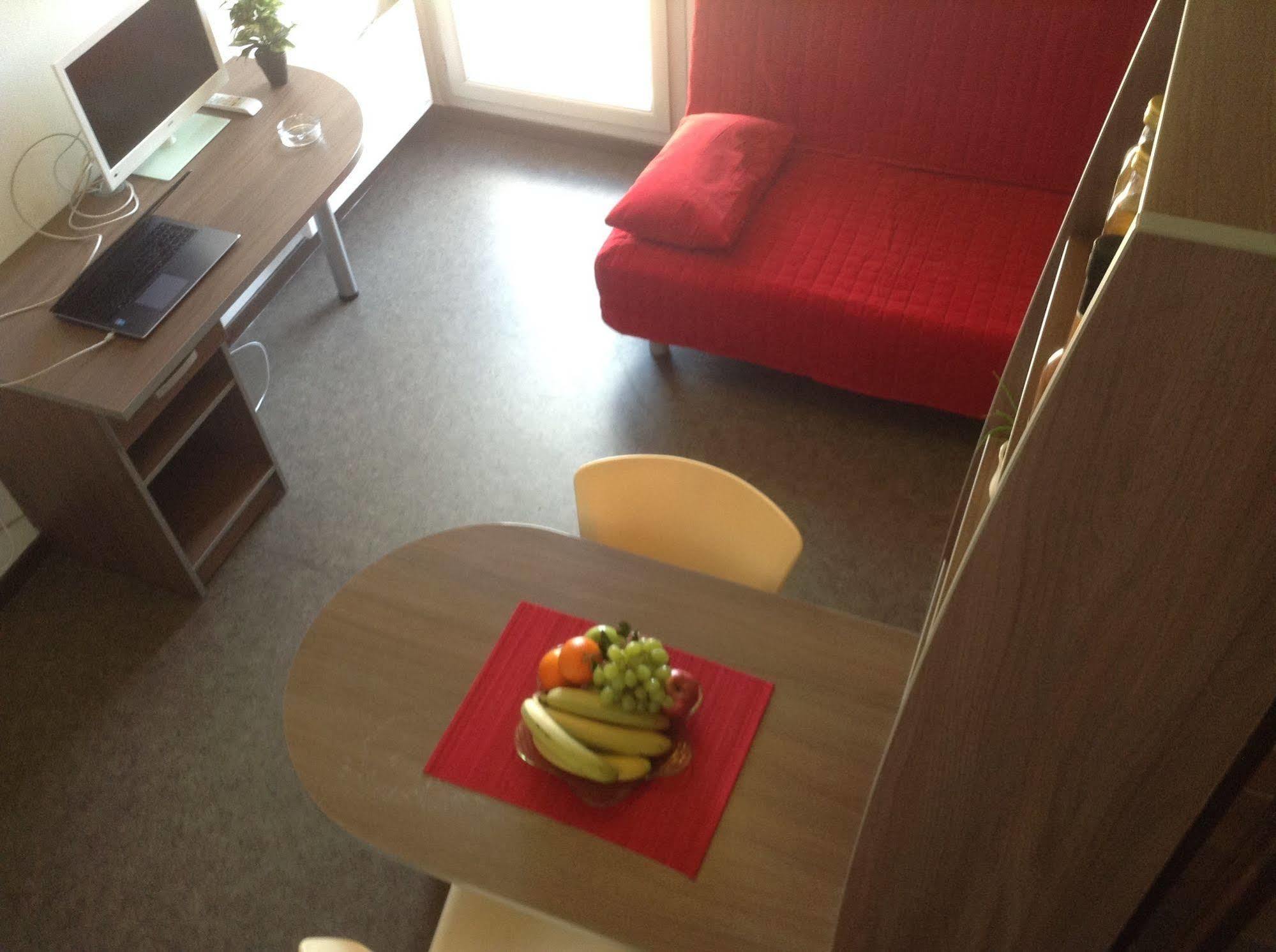 Le Patio Des Traboules Aparthotel Lyon Bagian luar foto